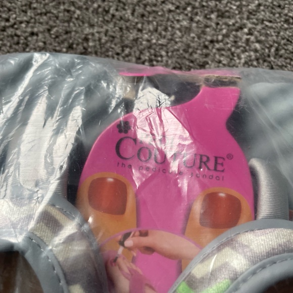 NWT Pedicure flip flops - Picture 2 of 8